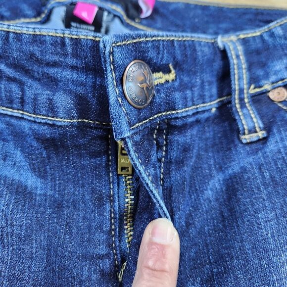 💇♀️Torrid Blue Denim Lightly Distressed Jeans Size 16 - Picture 7 of 11